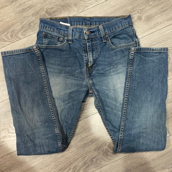 Men’s Levi Jeans - Picture 2 of 3